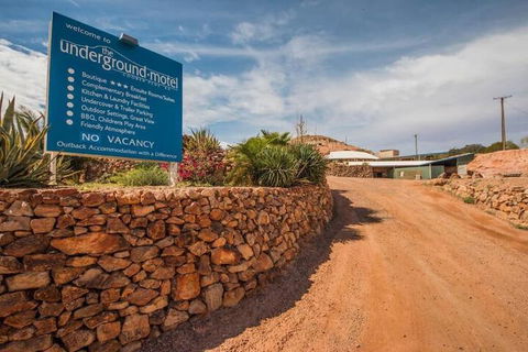 The Underground Motel - Sunshine Coast Guide 2