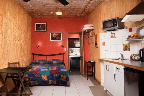 The Underground Motel - Sunshine Coast Guide 3