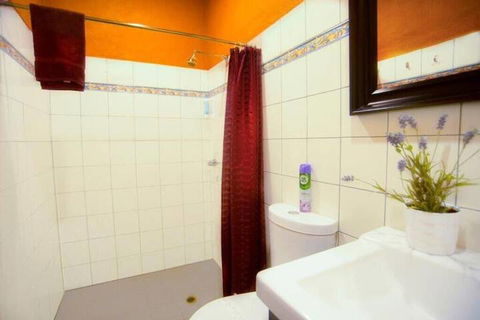 The Underground Motel - Sunshine Coast Guide 7
