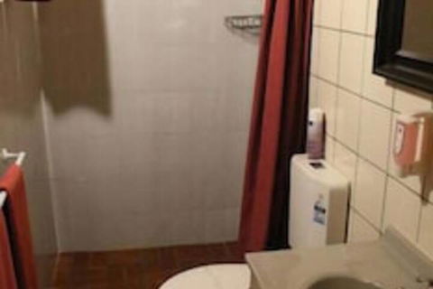 The Underground Motel - Sunshine Coast Guide 4