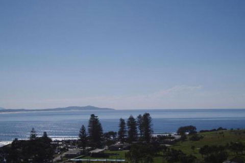 AAA Views 2 View Street - Sunshine Coast Guide 0
