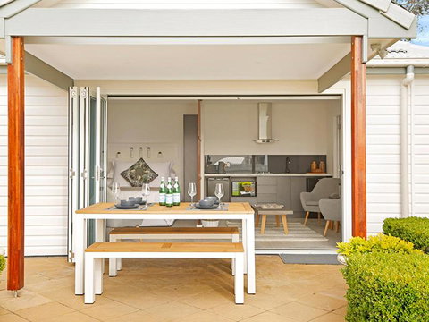 The Beach House North Wollongong - Sunshine Coast Guide 3