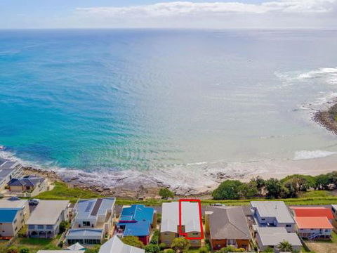 Avalon 4 Right Across The Road From Convent Beach Uninterrupted Views - Sunshine Coast Guide 1