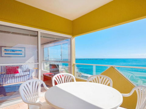 Avalon 4 Right Across The Road From Convent Beach Uninterrupted Views - Sunshine Coast Guide 4