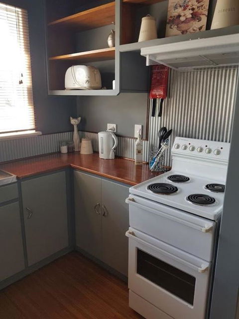Cottage On Main - Sunshine Coast Guide 5