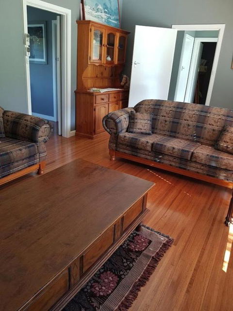 Cottage On Main - Sunshine Coast Guide 2