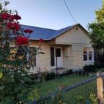 Cottage On Main - Sunshine Coast Guide 0