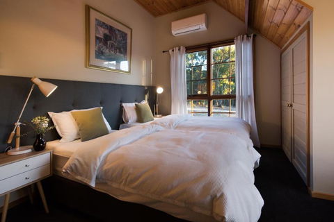 Cedar & Stone - Sunshine Coast Guide 1