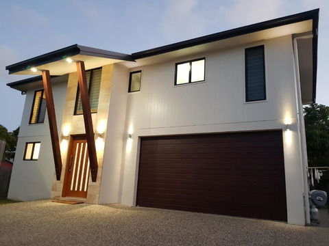 Beautiful Modern Luxury - Sunshine Coast Guide 3