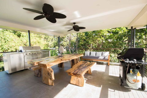 Beautiful Modern Luxury - Sunshine Coast Guide 2