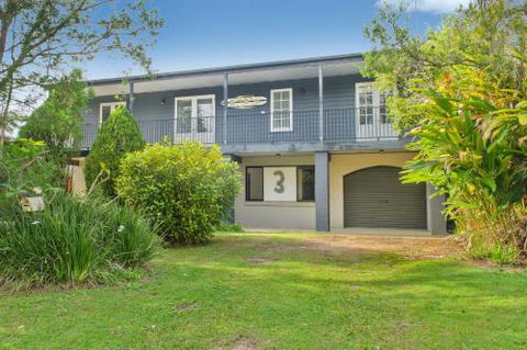 Bonny Beach House Holiday Accommodation With Pool - Sunshine Coast Guide 0