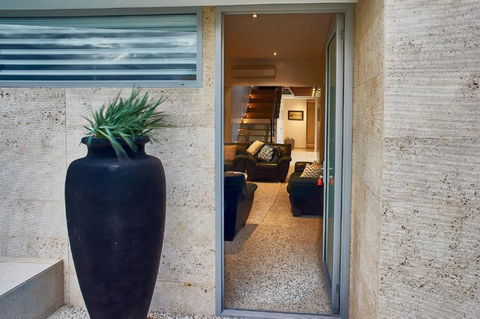 The Urban Beach House - Sunshine Coast Guide 2