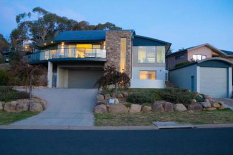 Alpine Air - Sunshine Coast Guide 0