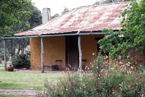 Lone Pine Farmhouse - Sunshine Coast Guide 2