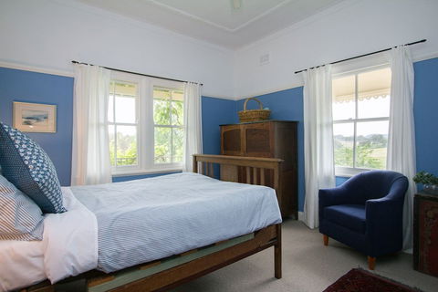Lone Pine Farmhouse - Sunshine Coast Guide 6
