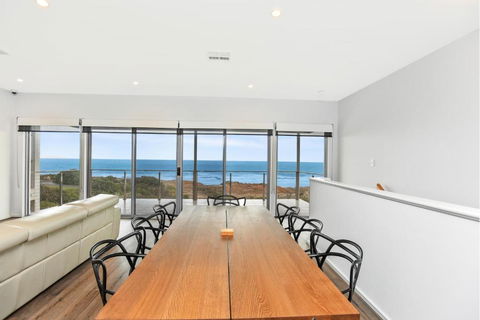 Avaya Sellicks Beachfront Getaway WiFi - Sunshine Coast Guide 2