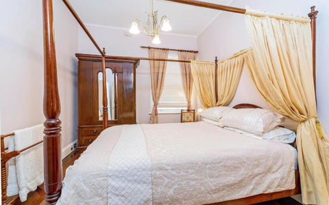 Azile 1875 Heritage Victorian Duplex - Sunshine Coast Guide 3