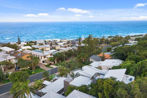 Architectural Masterpiece Sunshine Beach - Sunshine Coast Guide 3