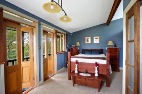 The Black Cockatoo Secret Garden Mountains Home - Sunshine Coast Guide 2