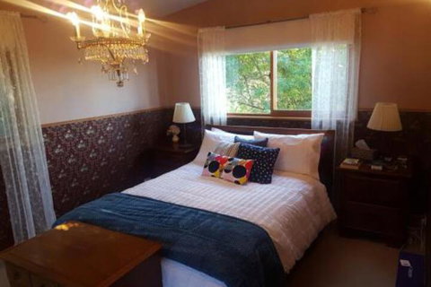 The Black Cockatoo Secret Garden Mountains Home - Sunshine Coast Guide 7