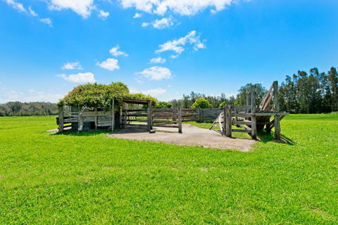 Anchor Lodge - Sunshine Coast Guide 3