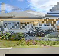 Merri Place - Sunshine Coast Guide