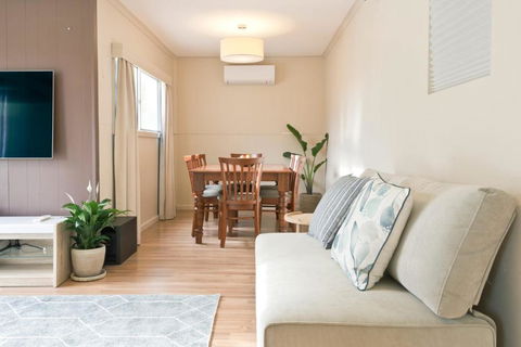 29 Jane - Sunshine Coast Guide 6
