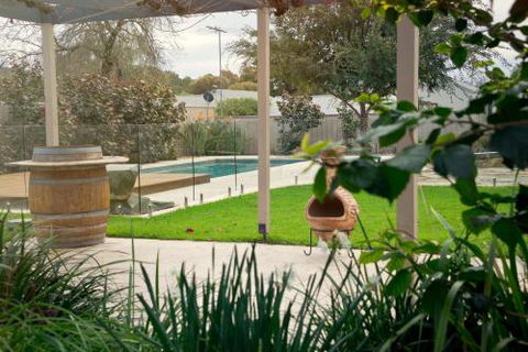 29 Jane - Sunshine Coast Guide 3