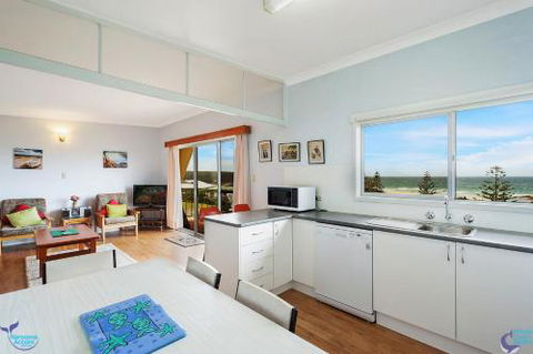 22 Dulling Street Beach House - Sunshine Coast Guide 2