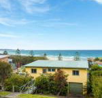 22 Dulling Street Beach House - Sunshine Coast Guide