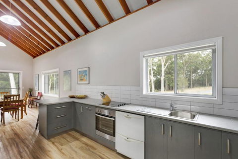 Bush Retreat With Private Pool - Sunshine Coast Guide 4