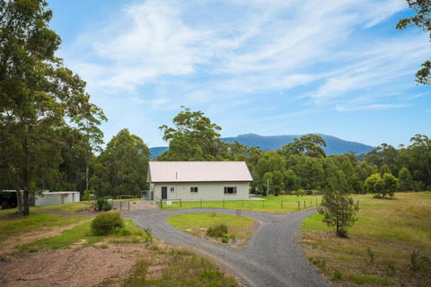 Bush Retreat With Private Pool - Sunshine Coast Guide 1