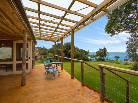 98 Ocean Parade Rustic Log Cabin - Sunshine Coast Guide 6