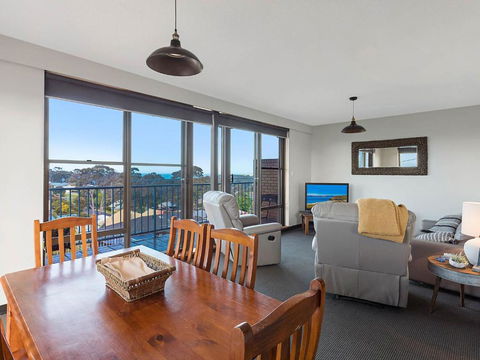 Sheridan Court On Wagonga - Sunshine Coast Guide 2