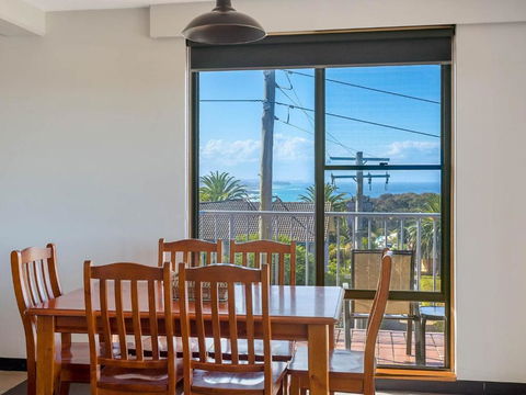Sheridan Court On Wagonga - Sunshine Coast Guide 1
