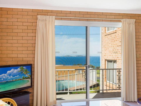Countess Court Unit Great Ocean Views - Sunshine Coast Guide 2