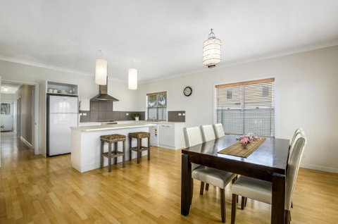 Zaahira House - Sunshine Coast Guide 2