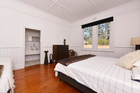 The Parsons Vineyard Retreat Get Amongst The Vineyards In A Historic Home - Sunshine Coast Guide 4