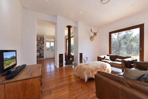 The Parsons Vineyard Retreat Get Amongst The Vineyards In A Historic Home - Sunshine Coast Guide 5
