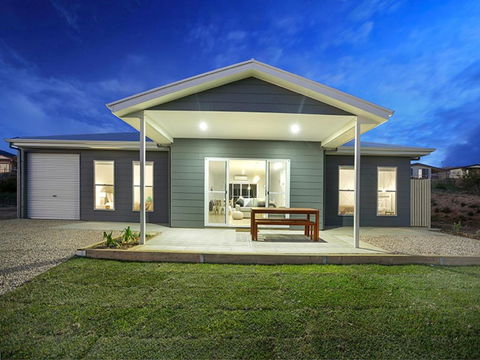 High Tide Wallaroo Beachfront Property Pet Friendly - Sunshine Coast Guide 4