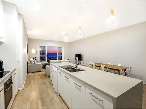 High Tide Wallaroo Beachfront Property Pet Friendly - Sunshine Coast Guide 1