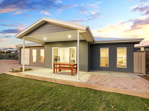 High Tide Wallaroo Beachfront Property Pet Friendly - Sunshine Coast Guide 3