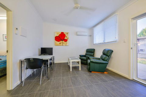 Getaway Villas Unit 38 2 1 Bedroom Self Contained Accommodation - Sunshine Coast Guide 5