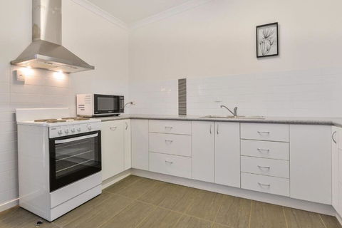 Getaway Villas Unit 38 2 1 Bedroom Self Contained Accommodation - Sunshine Coast Guide 2