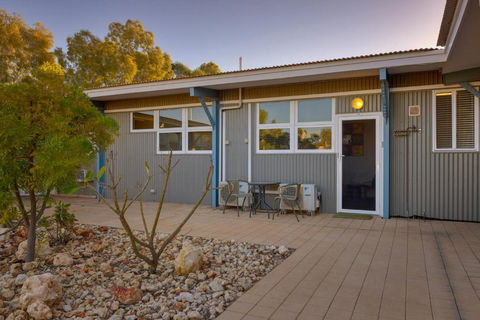 Getaway Villas Unit 38 5 1 Bedroom Self Contained Accommodation - Sunshine Coast Guide 2