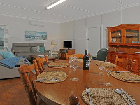 The Marlin A Gem Close To Rock Pools - Sunshine Coast Guide 3