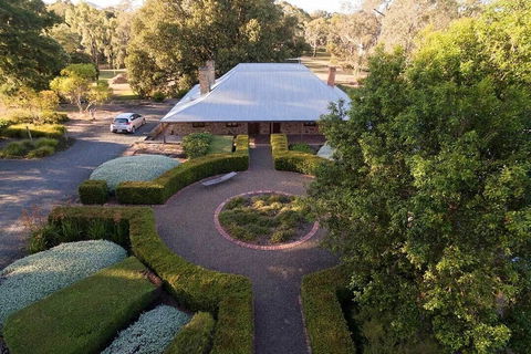 Jacobs Estate Cottage - Sunshine Coast Guide 0