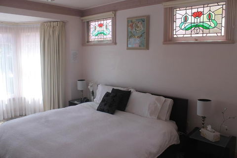 Gardenia House - Sunshine Coast Guide 1