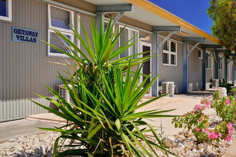 Getaway Villas Unit 38 6 1 Bedroom Self Contained Accommodation - Sunshine Coast Guide 2