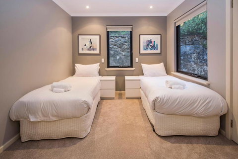 Top Of The Hill - Sunshine Coast Guide 3